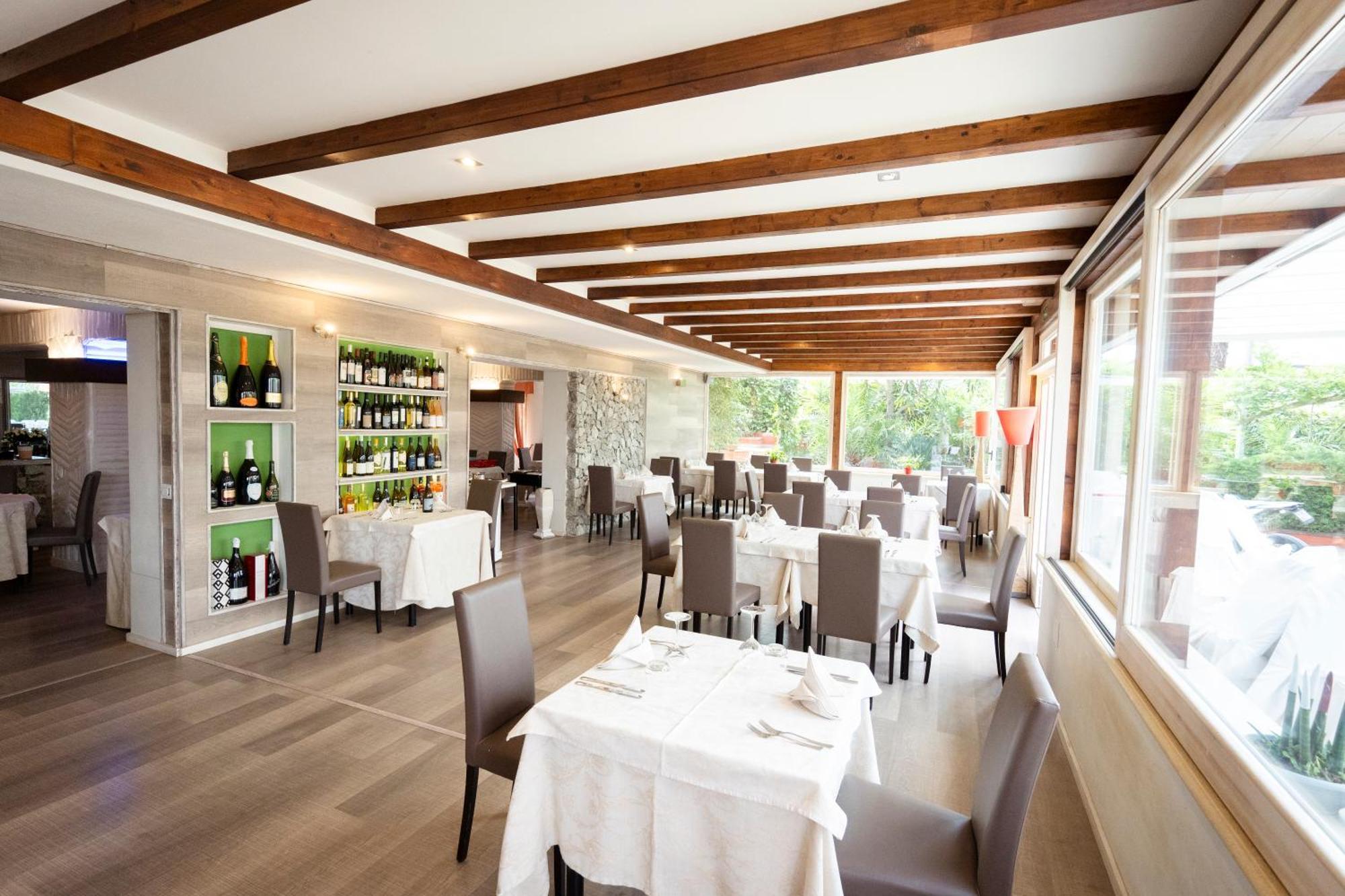 Hotel Ristorante Le Rose บรีอาติโก ภายนอก รูปภาพ